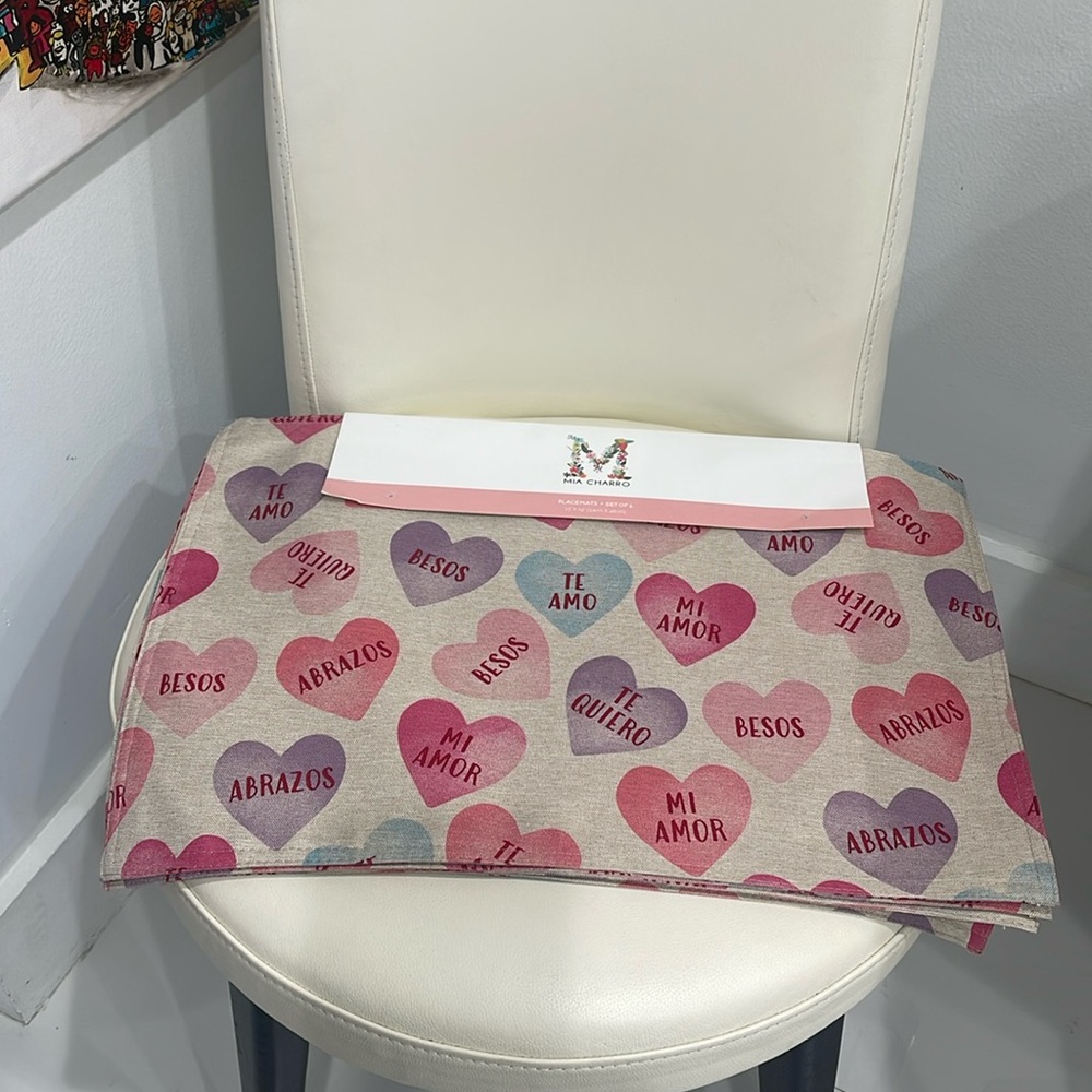 Mia Charro Valentine's Day Pink/Red "Hearts" Mi Amor" "Te Amo" PLACEMATS